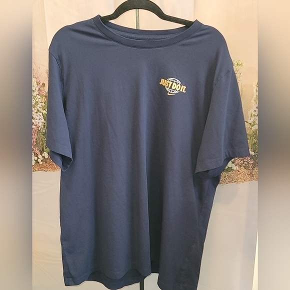 Nike Tee - Picture 2 of 9